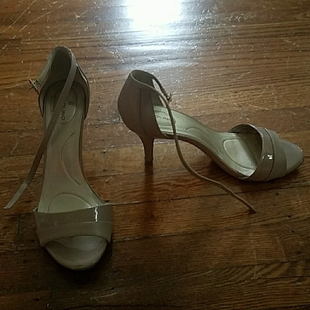 Beige bandolino heels